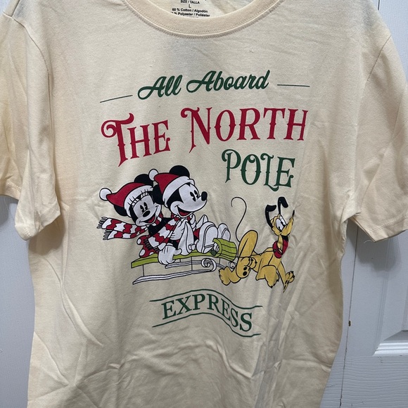 Disney Tops - Disney Christmas shirt